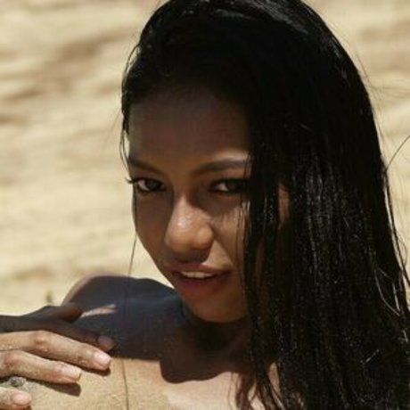 Chloe Saat xxx nackten galerie