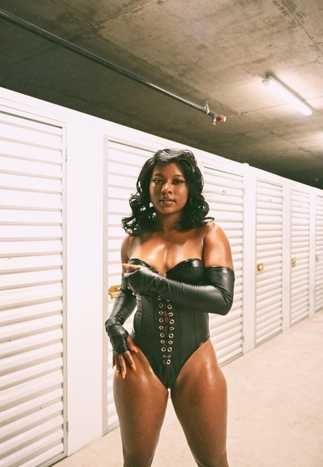 Saleema Mansur erotische nette foto