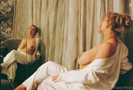 Avalon Hope hd pornostar bilder