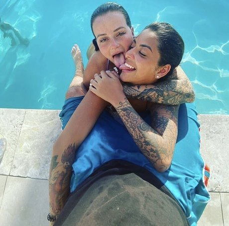 Mia Martinez hd pornographische foto