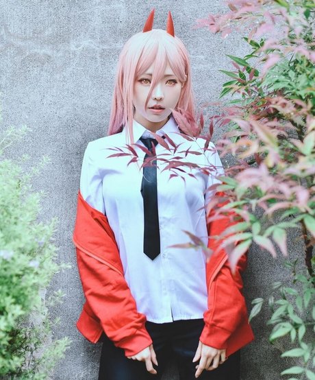 Ely Cosplay nackt erwachsene bild