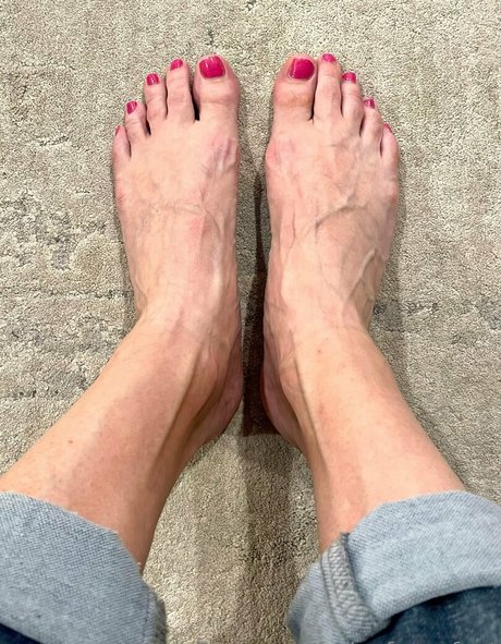 fridayfancyfeet model erotische fotos