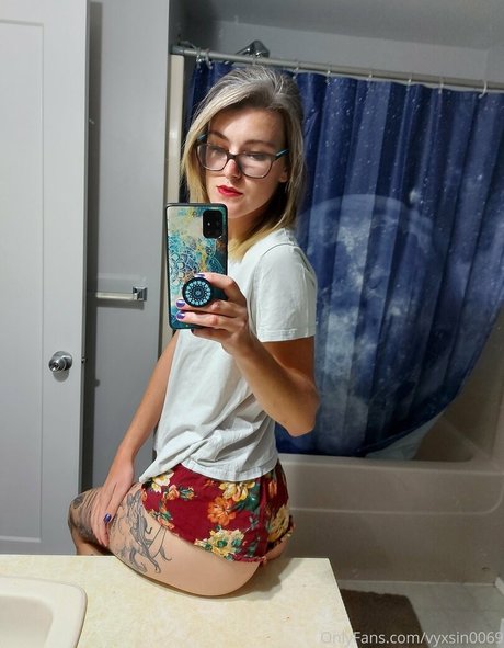 flugbegleiterin onlyfans sexy hübsche foto