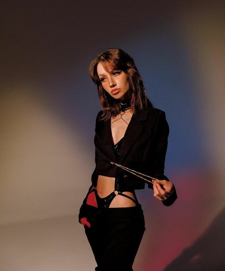 Peach girl23 erotische kunst galerien