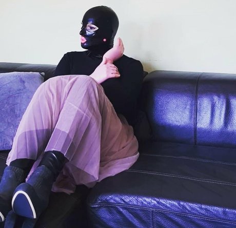 heavyrubberette free model akt archiv