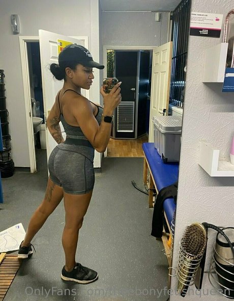 theebonyfetishqueen schöne hübsche galerie