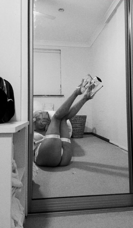 Emily Paul xxx freie bilder