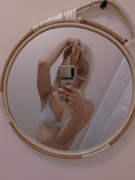 Cordelia model top bild