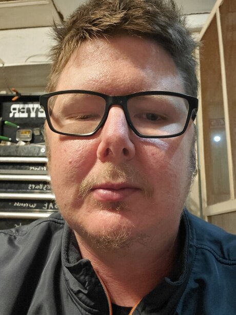 u9151702 akt galerie