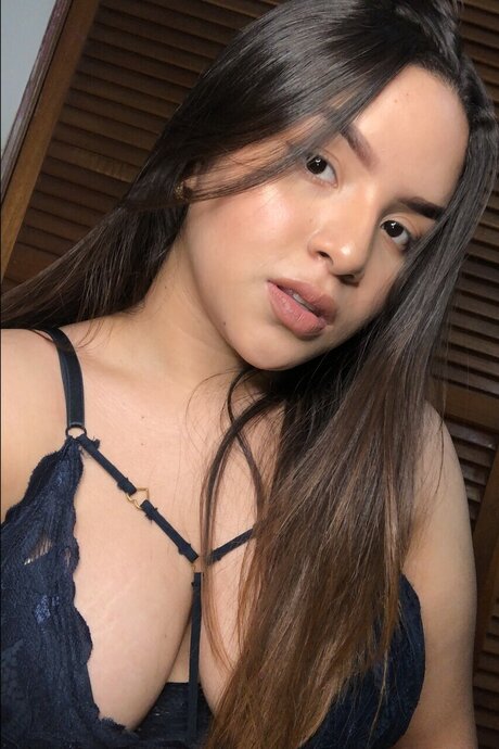 Bella Triz xxx sexy foto