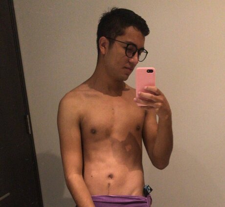 Shy Twink_ top nacktheit bild