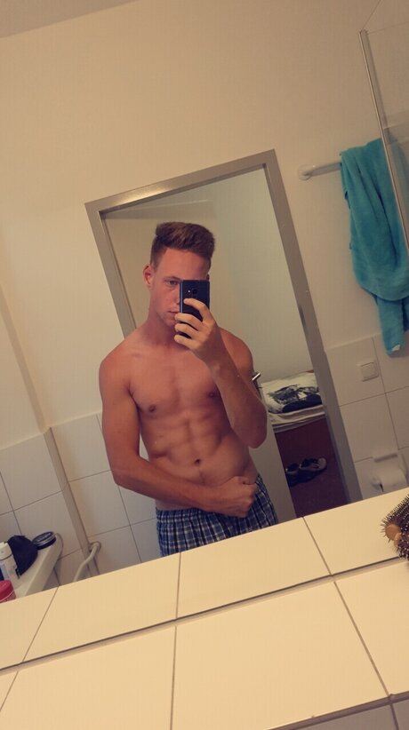 Alpha Eric porno erwachsene bild