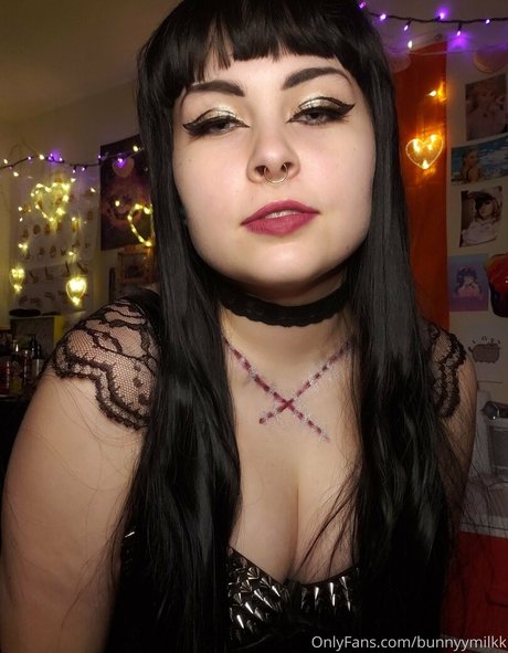 bunnyymilkk hübsche sexy bilder
