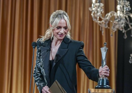 Niamh Algar exklusive erotische galerie