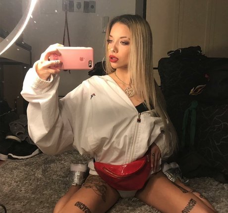 Vicky Balena schöne schöne galerien