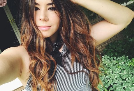 Jillian Rose Reed kunst nackten galerie