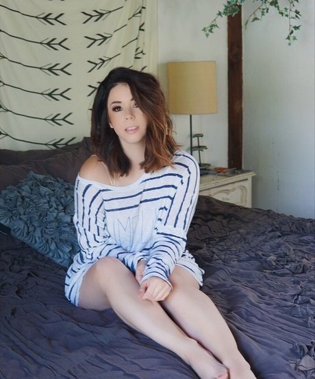 Jillian Rose Reed erotische schöne bilder