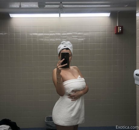 Disturbia model nackt galerie