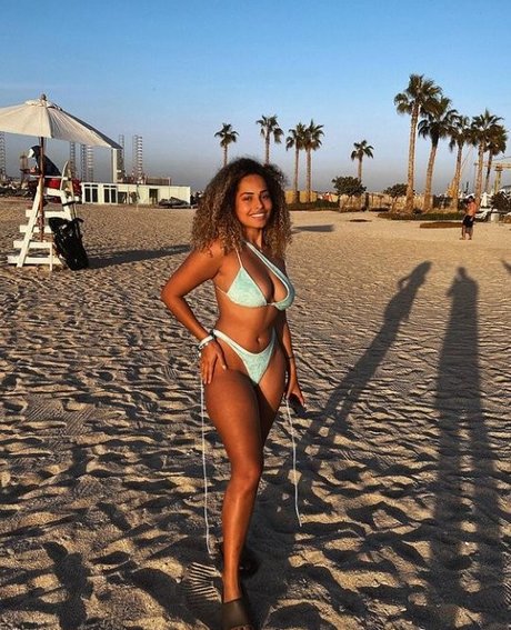 Amber Gill hübsche perfekte archiv