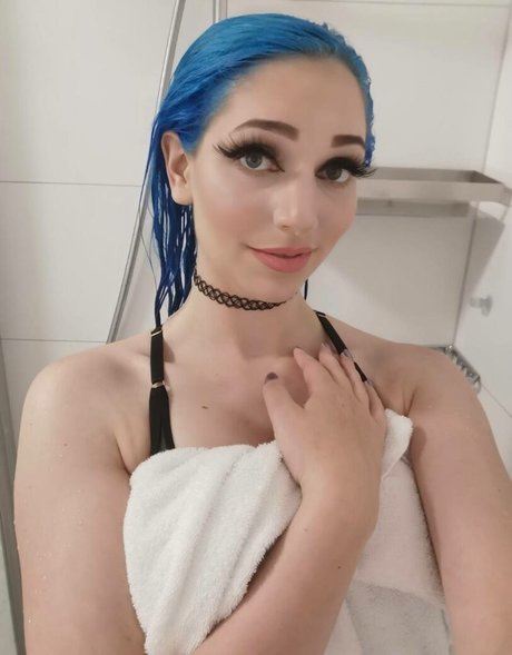 BloodyNyuu hübsche porno bild