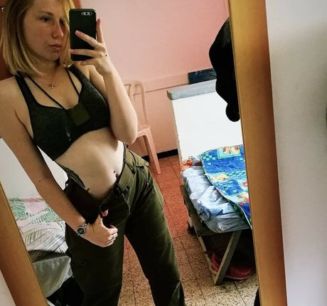 blonde asiatische onlyfans nackte bild