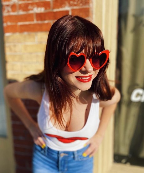 Sally LoMonaco top nackt archiv