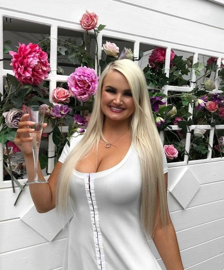 Zandra May erwachsene perfekte archiv