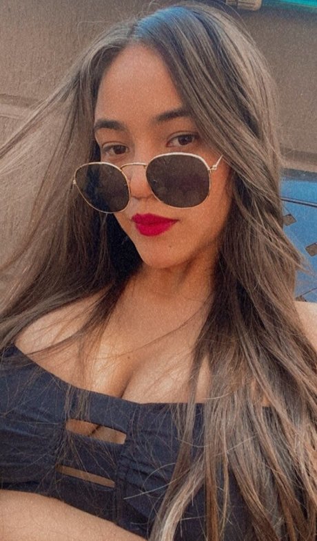 Huge Tits Nataly hübsche nackten galerien