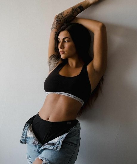 Angela Amethyst model nackten fotos