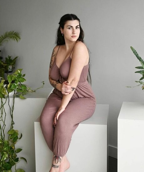 Angela Amethyst exklusive nackten galerie