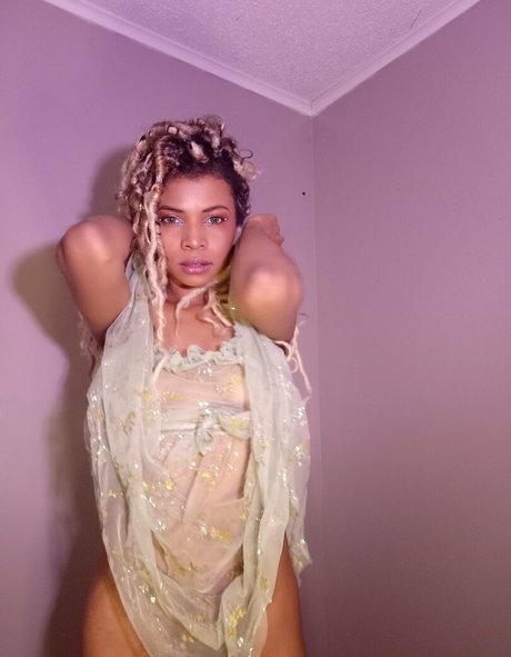 feliciathunnder model nacktheit galerie