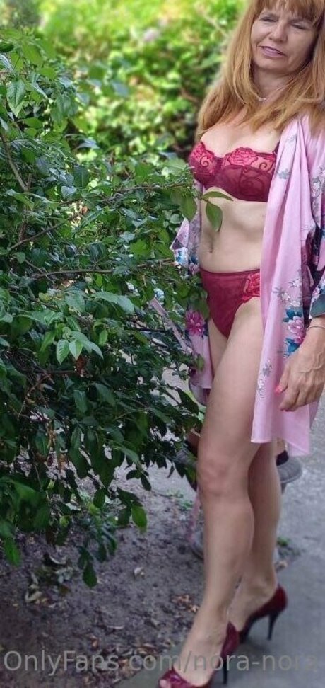 naked nora exklusive nackt galerie