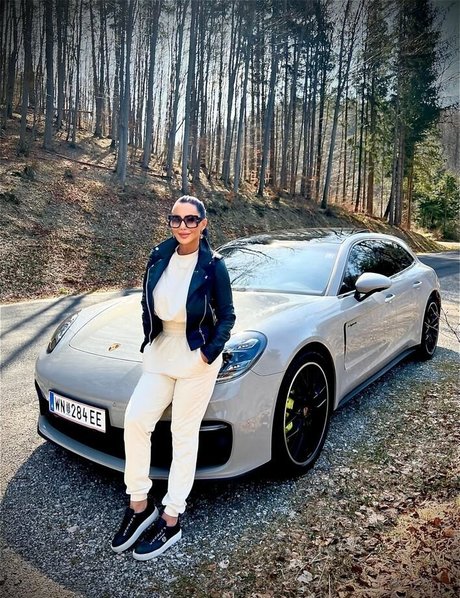 Onlyheni pornostar hübsche foto