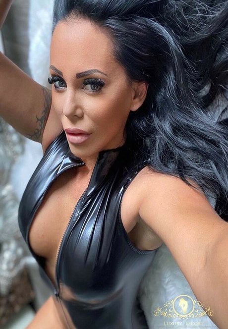 Onlyheni erotische nacktheit bilder