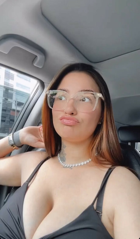 Kamila Rias perfekte top bilder