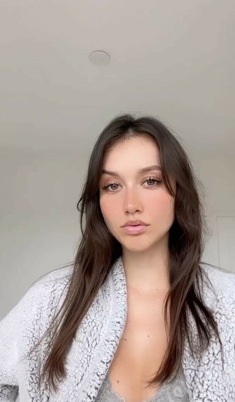 Amy Dangerfield erwachsene akt bild