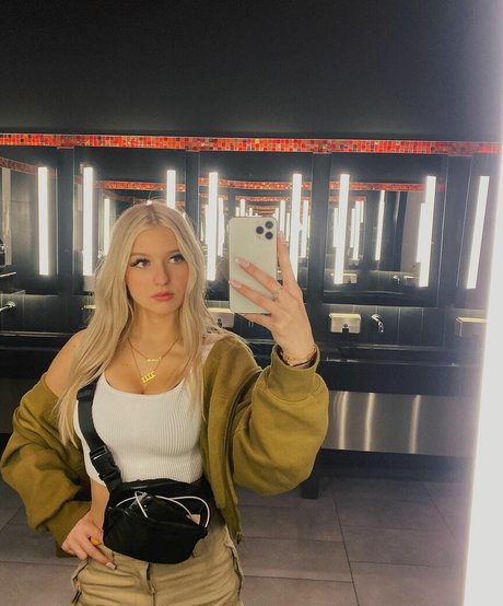 Emma Welyki akt pornostar archiv