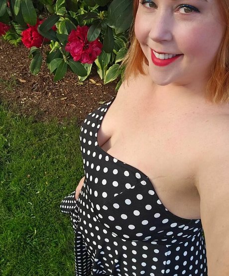 Ave Stone model nackten galerie