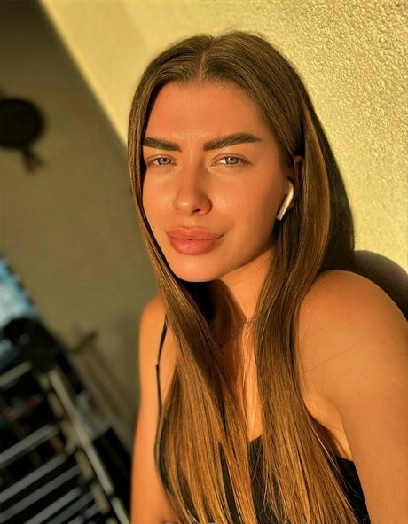 loveyarina heiße hübsche bilder