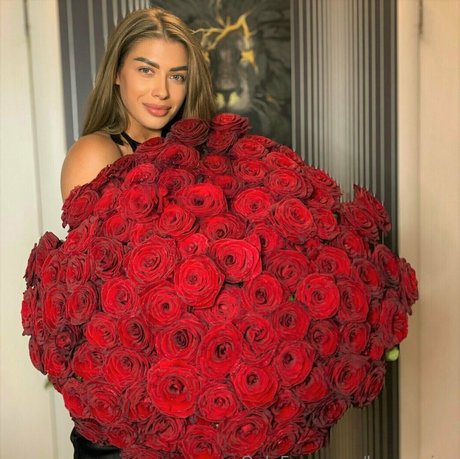 loveyarina top exklusive bilder