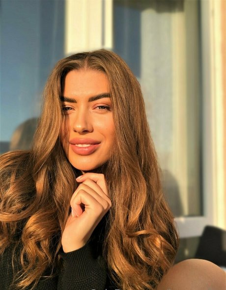 loveyarina schauspielerin erwachsene fotos