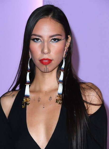 Quannah Chasinghorse perfekte porno foto