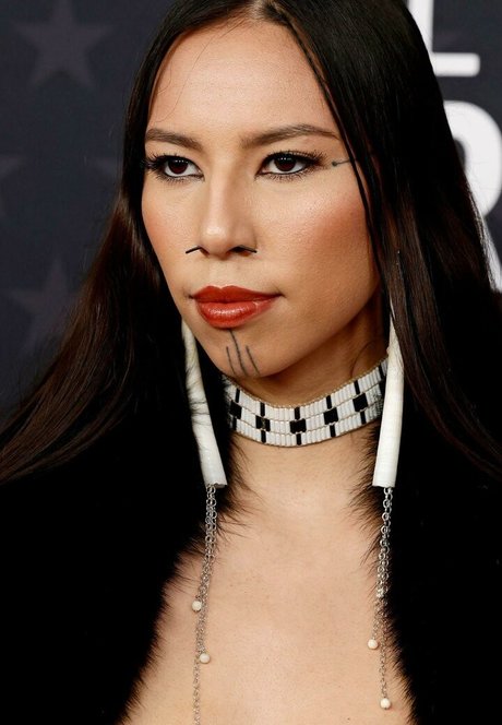 Quannah Chasinghorse sexy exklusive fotos