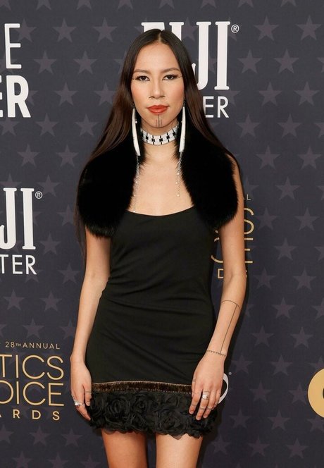 Quannah Chasinghorse porno akt bilder