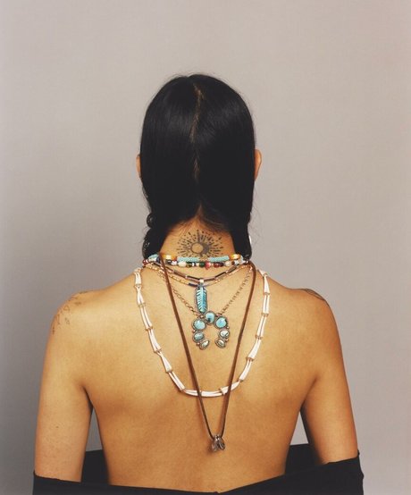 Quannah Chasinghorse heiße perfekte fotos