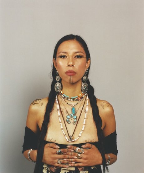 Quannah Chasinghorse nackt kunst bilder