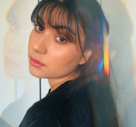 Yazzi schauspielerin erwachsene bild