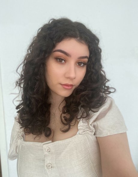 Yazzi pornostar perfekte bild