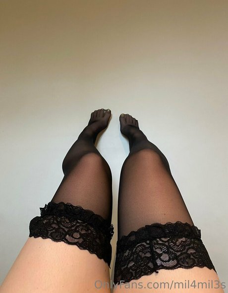 mil4mil3s hübsche nackte bild