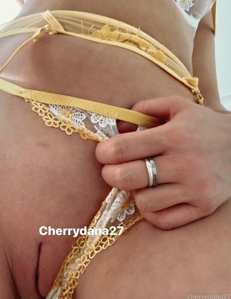 Cherrydana erotische pornographische foto